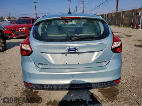 ✅ 2014 Ford Focus Electric • VIN: 1FADP3R44EL294311 • Лот: 95165395. Опубликован ранее на Copart с пробегом 58 965 миль. Бесплатный доступ к архиву аукционных продаж из США и подробный отчёт об истории автомобиля на DreamBid. Изображение 6.