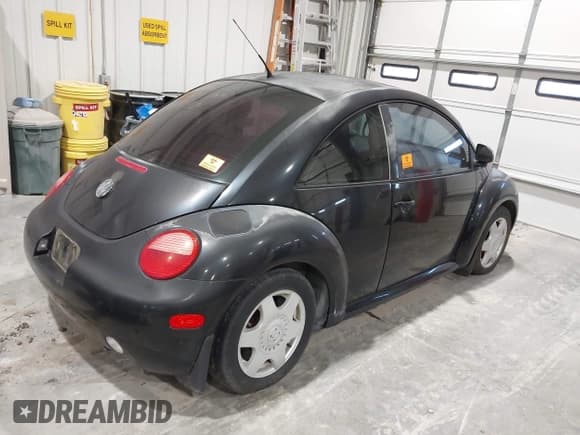 ✅ 2000 Volkswagen Beetle GLS • VIN: 3VWCF21C6YM462522 • Lot: 43896364. Wystawiony na IAAI z przebiegiem Nie podano. Bezpłatny archiwum sprzedaży aukcyjnych z USA i szczegółowy raport historii pojazdu na DreamBid. Zdjęcie 4.