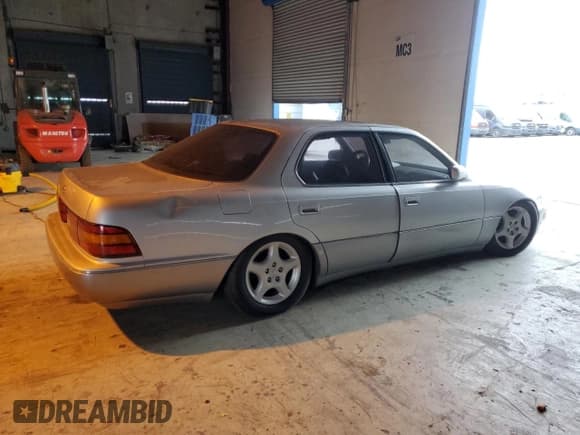 ✅ 1993 Lexus LS • VIN: JT8UF11E2P0150670 • Lot: 87479055. Wystawiony na Copart z przebiegiem 269 537 mil. Bezpłatny archiwum sprzedaży aukcyjnych z USA i szczegółowy raport historii pojazdu na DreamBid. Zdjęcie 3.