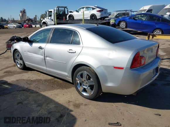 2011 Chevrolet Malibu 2LT z VIN 1G1ZD5E78BF388392, wystawiony jako IAAI lot #41643679 z przebiegiem 177 168 mil mil oraz . Historia ofert i sprzedaży dostępna na DreamBid. Obrazek 3.