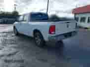 2017 Ram 1500 SLT z VIN 1C6RR6GG4HS676025, wystawiony jako IAAI lot #43585212 z przebiegiem 95 645 mil mil oraz . Historia ofert i sprzedaży dostępna na DreamBid. Obrazek 3.