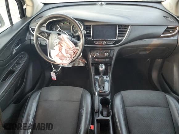 ✅ 2021 Buick Encore Preferred • VIN: KL4CJASBXMB301183 • Lot: 84872665. Wystawiony na Copart z przebiegiem 82 346 mil. Bezpłatny archiwum sprzedaży aukcyjnych z USA i szczegółowy raport historii pojazdu na DreamBid. Zdjęcie 8.