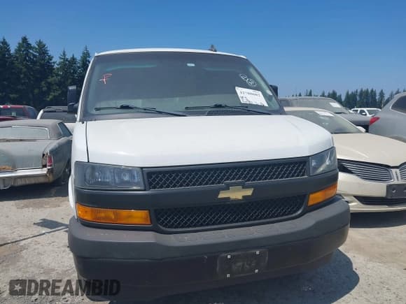 ✅ 2018 Chevrolet Express Cargo • VIN: 1GCWGAFP7J1343433 • Lot: 42780602. Wystawiony na IAAI z przebiegiem 121 170 mil. Bezpłatny archiwum sprzedaży aukcyjnych z USA i szczegółowy raport historii pojazdu na DreamBid. Zdjęcie 12.
