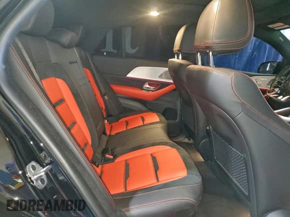 ✅ 2024 Mercedes-Benz GLE 53 AMG • VIN: 4JGFD6BB0RB203418 • Lot: 94707375. Wystawiony na Copart z przebiegiem 15 726 mil. Bezpłatny archiwum sprzedaży aukcyjnych z USA i szczegółowy raport historii pojazdu na DreamBid. Zdjęcie 11.