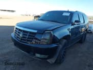 ✅ 2007 Cadillac Escalade • VIN: 1GYFK63877R291878 • Lot: 43483205. Wystawiony na IAAI z przebiegiem 196 029 mil. Bezpłatny archiwum sprzedaży aukcyjnych z USA i szczegółowy raport historii pojazdu na DreamBid. Zdjęcie 2.