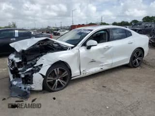 ✅ 2022 Volvo S60 Inscription • VIN: 7JRL12FL1NG154756 • Лот: 68890224. Опубликован ранее на Copart с пробегом 28 461 миль. Бесплатный доступ к архиву аукционных продаж из США и подробный отчёт об истории автомобиля на DreamBid. Изображение 1.