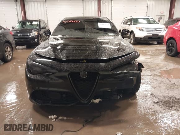 ✅ 2018 Alfa Romeo Giulia Ti Sport • VIN: ZARFAEEN8J7597597 • Лот: 41463527. Опубликован ранее на IAAI с пробегом 47 051 миль. Бесплатный доступ к архиву аукционных продаж из США и подробный отчёт об истории автомобиля на DreamBid. Изображение 12.