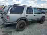 1997 Chevrolet Blazer LS z VIN 1GNDT13WXV2123743, wystawiony jako Copart lot #72350454 z przebiegiem 200 046 mil mil oraz Szkoda całkowita • Salvage title. Historia ofert i sprzedaży dostępna na DreamBid. Obrazek 3.