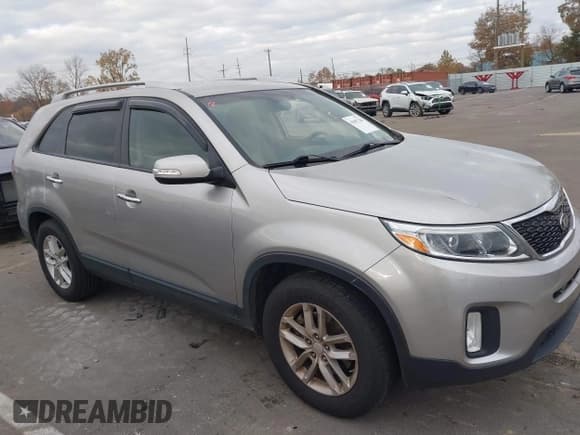 ✅ 2015 Kia Sorento LX • VIN: 5XYKT3A69FG568691 • Lot: 43687228. Listed on IAAI with 166,434 mi. Free auction sales archive from the USA and detailed vehicle history report at DreamBid. Image 1.