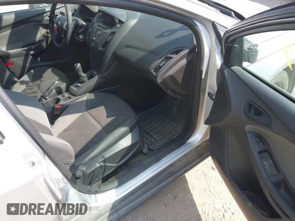 ✅ 2014 Ford Focus S • VIN: 1FADP3E29EL411837 • Lot: 43373524. Wystawiony na IAAI z przebiegiem 130 000 mil. Bezpłatny archiwum sprzedaży aukcyjnych z USA i szczegółowy raport historii pojazdu na DreamBid. Zdjęcie 5.