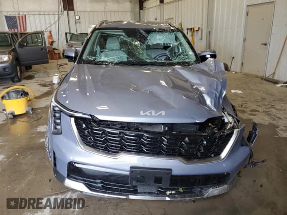 ✅ 2025 Kia Sorento X-Line EX • VIN: 5XYRHDJF4SG382833 • Lot: 62180405. Wystawiony na Copart z przebiegiem 1 420 mil. Bezpłatny archiwum sprzedaży aukcyjnych z USA i szczegółowy raport historii pojazdu na DreamBid. Zdjęcie 5.