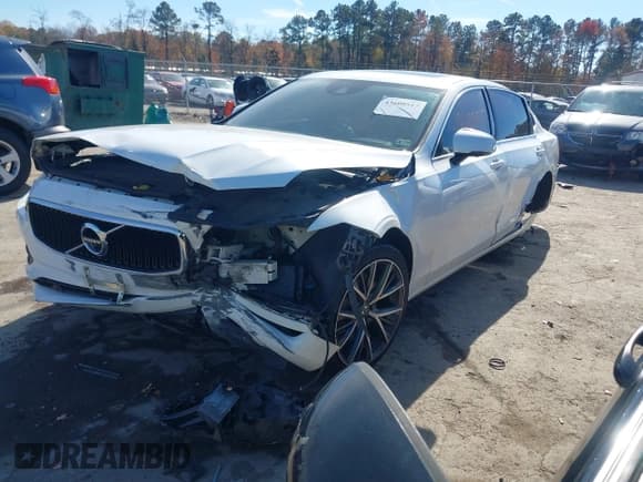 ✅ 2018 Volvo S90 Momentum • VIN: LVY992MK2JP036505 • Лот: 43608517. Опубликован ранее на IAAI с пробегом 119 174 миль. Бесплатный доступ к архиву аукционных продаж из США и подробный отчёт об истории автомобиля на DreamBid. Изображение 18.