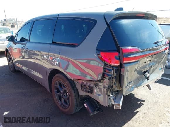 ✅ 2022 Chrysler Pacifica Hybrid Limited • VIN: 2C4RC1S79NR222225 • Лот: 41443021. Опубликован ранее на IAAI с пробегом 10 978 миль. Бесплатный доступ к архиву аукционных продаж из США и подробный отчёт об истории автомобиля на DreamBid. Изображение 3.