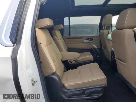 ✅ 2021 Chevrolet Suburban Premier • VIN: 1GNSKFKD5MR319862 • Lot: 81325774. Wystawiony na Copart z przebiegiem 77 831 mil. Bezpłatny archiwum sprzedaży aukcyjnych z USA i szczegółowy raport historii pojazdu na DreamBid. Zdjęcie 11.