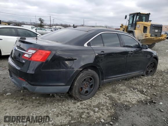 ✅ 2013 Ford Police Interceptor • VIN: 1FAHP2M89DG141128 • Lot: 88212425. Wystawiony na Copart z przebiegiem 191 577 mil. Bezpłatny archiwum sprzedaży aukcyjnych z USA i szczegółowy raport historii pojazdu na DreamBid. Zdjęcie 3.