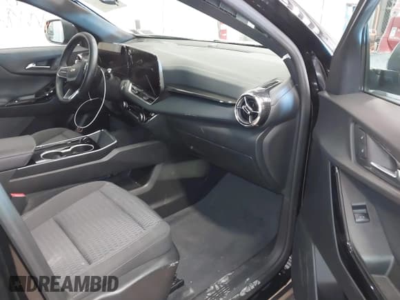 ✅ 2025 Chevrolet Equinox AWD LT • VIN: 3GNAXPEG9SL227716 • Lot: 43523081. Wystawiony na IAAI z przebiegiem 13 042 mil. Bezpłatny archiwum sprzedaży aukcyjnych z USA i szczegółowy raport historii pojazdu na DreamBid. Zdjęcie 5.