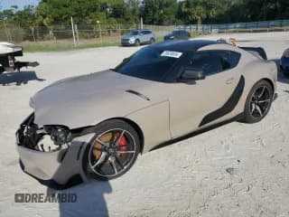 ✅ 2022 Toyota Supra 3.0 • VIN: WZ1DB0C0XNW051907 • Лот: 70628834. Опубликован ранее на Copart с пробегом 23 012 миль. Бесплатный доступ к архиву аукционных продаж из США и подробный отчёт об истории автомобиля на DreamBid. Изображение 1.