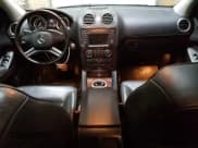 ✅ 2010 Mercedes-Benz GL 550 • VIN: 4JGBF8GE9AA621817 • Lot: 53344305. Wystawiony na Copart z przebiegiem 89 642 mil. Bezpłatny archiwum sprzedaży aukcyjnych z USA i szczegółowy raport historii pojazdu na DreamBid. Zdjęcie 8.