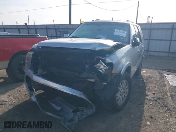 ✅ 2011 Ford Expedition Limited • VIN: 1FMJU1K53BEF20833 • Лот: 42763856. Опубликован ранее на IAAI с пробегом 195 860 миль. Бесплатный доступ к архиву аукционных продаж из США и подробный отчёт об истории автомобиля на DreamBid. Изображение 2.