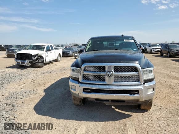 ✅ 2017 Ram 2500 Laramie • VIN: 3C6UR5NL7HG727111 • Lot: 64643825. Wystawiony na Copart z przebiegiem 220 716 mil. Bezpłatny archiwum sprzedaży aukcyjnych z USA i szczegółowy raport historii pojazdu na DreamBid. Zdjęcie 5.