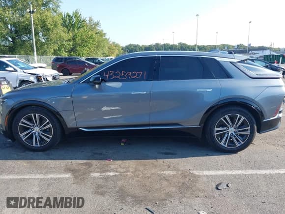 ✅ 2023 Cadillac LYRIQ RWD Luxury • VIN: 1GYKPMRK7PZ000979 • Лот: 43259271. Опубликован ранее на IAAI с пробегом 16 767 миль. Бесплатный доступ к архиву аукционных продаж из США и подробный отчёт об истории автомобиля на DreamBid. Изображение 14.