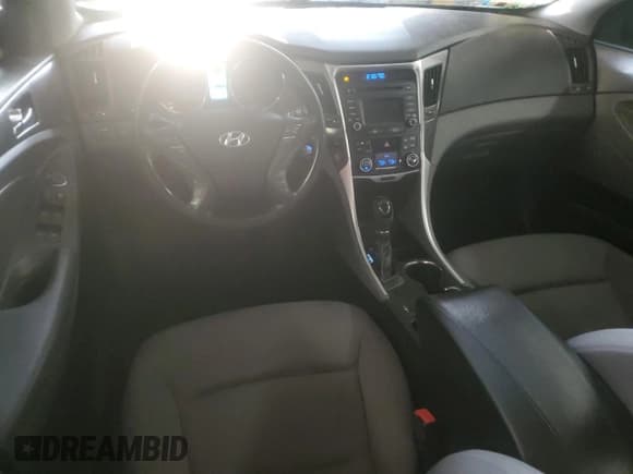 ✅ 2015 Hyundai Sonata • VIN: KMHEC4A46FA139361 • Lot: 91991795. Wystawiony na Copart z przebiegiem 189 898 mil. Bezpłatny archiwum sprzedaży aukcyjnych z USA i szczegółowy raport historii pojazdu na DreamBid. Zdjęcie 8.