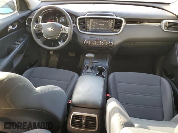 ✅ 2019 Kia Sorento LX • VIN: 5XYPG4A35KG471200 • Лот: 90474615. Опубликован ранее на Copart с пробегом 122 849 миль. Бесплатный доступ к архиву аукционных продаж из США и подробный отчёт об истории автомобиля на DreamBid. Изображение 8.