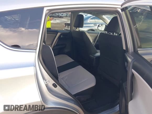 ✅ 2016 Toyota RAV4 XLE • VIN: 2T3WFREV7GW287053 • Lot: 43570556. Listed on IAAI with 109,322 mi. Free auction sales archive from the USA and detailed vehicle history report at DreamBid. Image 8.