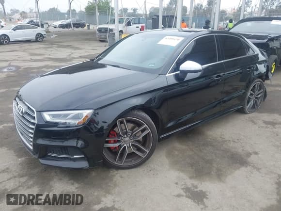✅ 2018 Audi S3 Premium Plus • VIN: WAUB1GFF0J1086462 • Лот: 42498470. Опубликован ранее на IAAI с пробегом 80 781 миль. Бесплатный доступ к архиву аукционных продаж из США и подробный отчёт об истории автомобиля на DreamBid. Изображение 18.