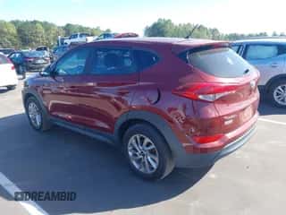 2018 Hyundai Tucson SE z VIN KM8J23A48JU768462, wystawiony jako IAAI lot #43380047 z przebiegiem 94 727 mil mil oraz . Historia ofert i sprzedaży dostępna na DreamBid. Obrazek 3.