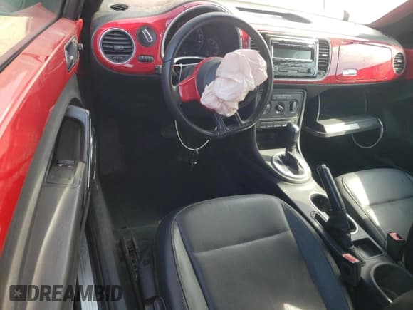 ✅ 2012 Volkswagen Beetle 2.5L • VIN: 3VWJX7AT9CM604632 • Lot: 53100505. Wystawiony na Copart z przebiegiem 108 652 mil. Bezpłatny archiwum sprzedaży aukcyjnych z USA i szczegółowy raport historii pojazdu na DreamBid. Zdjęcie 8.