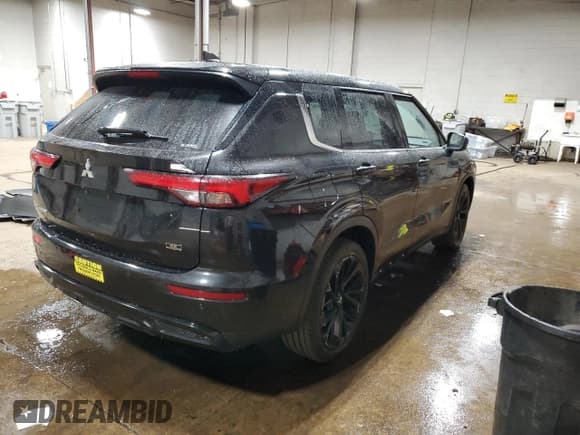 ✅ 2023 Mitsubishi Outlander SE • VIN: JA4J4UA86PZ040572 • Lot: 84808995. Wystawiony na Copart z przebiegiem 200 304 mil. Bezpłatny archiwum sprzedaży aukcyjnych z USA i szczegółowy raport historii pojazdu na DreamBid. Zdjęcie 3.