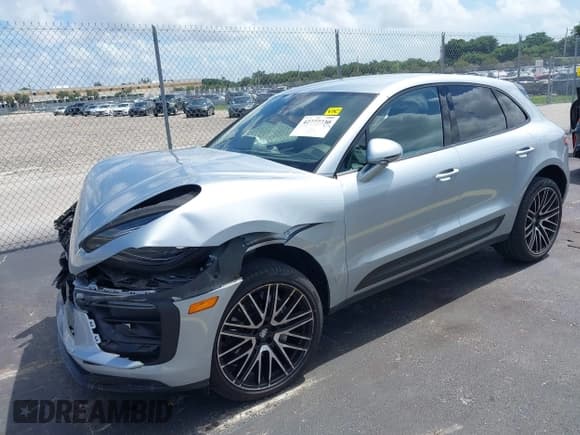 ✅ 2022 Porsche Macan • VIN: WP1AA2A57NLB04304 • Lot: 42777730. Wystawiony na IAAI z przebiegiem 12 986 mil. Bezpłatny archiwum sprzedaży aukcyjnych z USA i szczegółowy raport historii pojazdu na DreamBid. Zdjęcie 2.