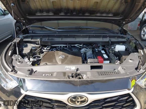 ✅ 2022 Toyota Highlander LE • VIN: 5TDZZRAHXNS554057 • Lot: 42971861. Wystawiony na IAAI z przebiegiem 42 852 mil. Bezpłatny archiwum sprzedaży aukcyjnych z USA i szczegółowy raport historii pojazdu na DreamBid. Zdjęcie 10.