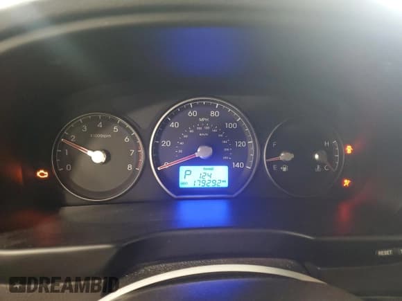 ✅ 2011 Hyundai Santa Fe Limited • VIN: 5XYZKDAG0BG072088 • Lot: 78545674. Listed on Copart with 179,292 mi. Free auction sales archive from the USA and detailed vehicle history report at DreamBid. Image 9.