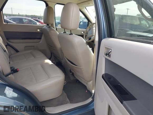 ✅ 2011 Ford Escape Hybrid • VIN: 1FMCU4K38BKC60181 • Lot: 42330726. Wystawiony na IAAI z przebiegiem 209 390 mil. Bezpłatny archiwum sprzedaży aukcyjnych z USA i szczegółowy raport historii pojazdu na DreamBid. Zdjęcie 8.