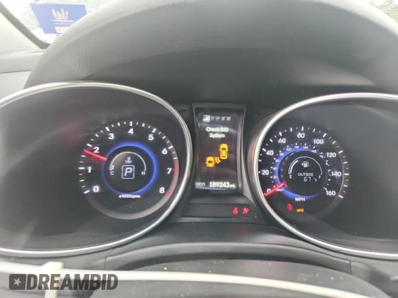 ✅ 2015 Hyundai Santa Fe • VIN: 5XYZW4LA4FG245503 • Lot: 85536545. Wystawiony na Copart z przebiegiem 189 243 mil. Bezpłatny archiwum sprzedaży aukcyjnych z USA i szczegółowy raport historii pojazdu na DreamBid. Zdjęcie 9.