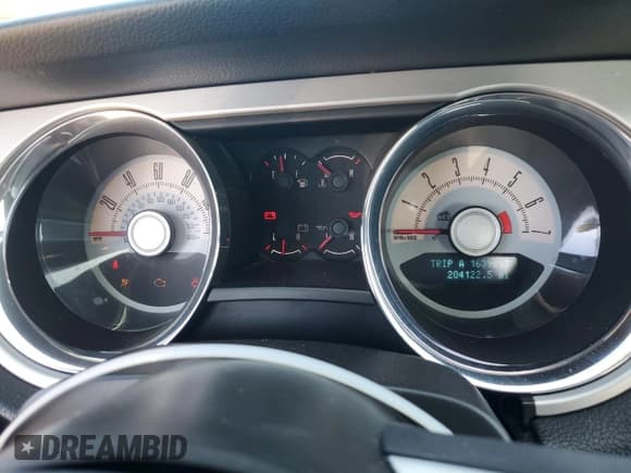 ✅ 2010 Ford Mustang V6 • VIN: 1ZVBP8AN9A5123746 • Lot: 82748525. Listed on Copart with 204,122 mi. Free auction sales archive from the USA and detailed vehicle history report at DreamBid. Image 9.