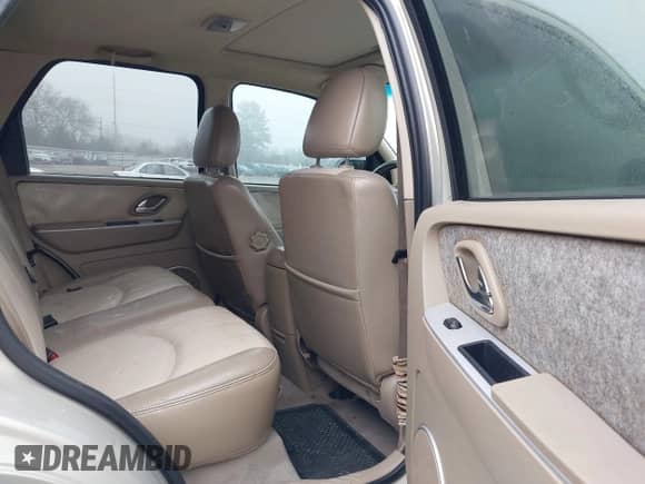 2005 Mercury Mariner Luxury z VIN 4M2YU56175DJ10333, wystawiony jako IAAI lot #41644749 z przebiegiem 174 477 mil mil oraz . Historia ofert i sprzedaży dostępna na DreamBid. Obrazek 8.