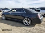 ✅ 2014 Chrysler 300 Uptown Edition • VIN: 2C3CCAAG3EH200075 • Lot: 92132045. Wystawiony na Copart z przebiegiem Nie podano. Bezpłatny archiwum sprzedaży aukcyjnych z USA i szczegółowy raport historii pojazdu na DreamBid. Zdjęcie 2.