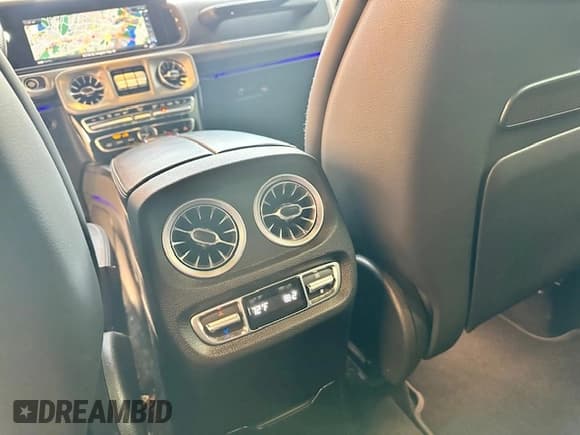 ✅ 2023 Mercedes-Benz G 550 • VIN: W1NYC6BJ8PX461153 • Lot: 44857515. Wystawiony na Copart z przebiegiem 17 287 mil. Bezpłatny archiwum sprzedaży aukcyjnych z USA i szczegółowy raport historii pojazdu na DreamBid. Zdjęcie 14.