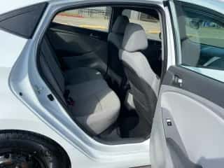 2017 Hyundai Accent SE с VIN KMHCT4AE1HU307800, выставлен на аукционе Copart как лот 90055395 с пробегом 140 648 миль миль и Чистый • Clean title. История ставок и продаж доступна на DreamBid. Изображение 6.