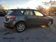 ✅ 2013 Mazda 3 i Touring • VIN: JM1BL1L77D1723391 • Лот: 87082445. Опубликован ранее на Copart с пробегом 189 629 миль. Бесплатный доступ к архиву аукционных продаж из США и подробный отчёт об истории автомобиля на DreamBid. Изображение 3.