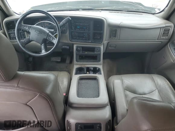 ✅ 2006 Chevrolet Silverado 2500HD LT2 • VIN: 1GCHK23D26F235335 • Lot: 53689785. Wystawiony na Copart z przebiegiem 68 350 mil. Bezpłatny archiwum sprzedaży aukcyjnych z USA i szczegółowy raport historii pojazdu na DreamBid. Zdjęcie 8.