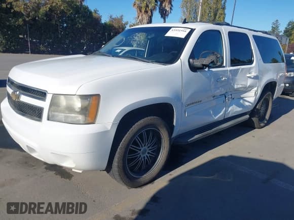 ✅ 2011 Chevrolet Suburban LT • VIN: 1GNSKJE30BR208994 • Lot: 43551916. Wystawiony na IAAI z przebiegiem 239 030 mil. Bezpłatny archiwum sprzedaży aukcyjnych z USA i szczegółowy raport historii pojazdu na DreamBid. Zdjęcie 17.