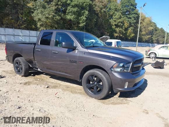 2019 Ram 1500 Tradesman z VIN 1C6RR6FTXKS515121, wystawiony jako IAAI lot #43425831 z przebiegiem 133 890 mil mil oraz . Historia ofert i sprzedaży dostępna na DreamBid. Obrazek 1.