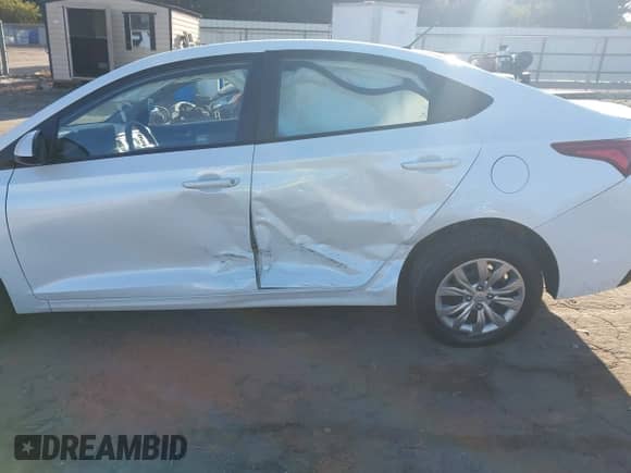 2019 Hyundai Accent SE z VIN 3KPC24A30KE042153, wystawiony jako IAAI lot #43367466 z przebiegiem 114 895 mil mil oraz . Historia ofert i sprzedaży dostępna na DreamBid. Obrazek 6.