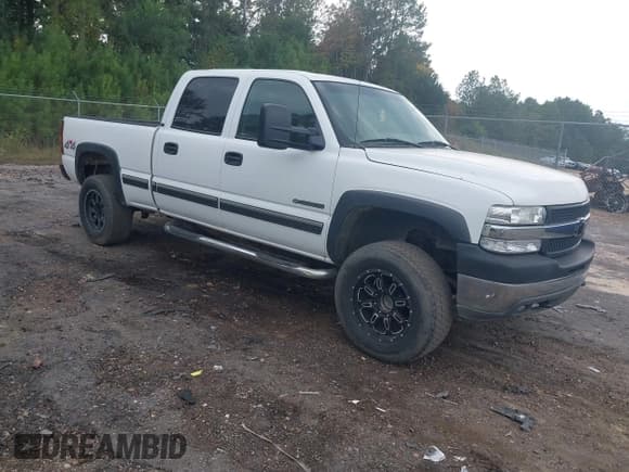 ✅ 2002 Chevrolet Silverado 2500HD LS • VIN: 1GCHK23U52F105561 • Лот: 43228697. Опубликован ранее на IAAI с пробегом 211 202 миль. Бесплатный доступ к архиву аукционных продаж из США и подробный отчёт об истории автомобиля на DreamBid. Изображение 1.