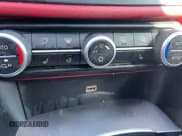 ✅ 2017 Alfa Romeo Giulia • VIN: ZARFAEDN9H7531927 • Лот: 41704451. Опубликован ранее на IAAI с пробегом 202 720 миль. Бесплатный доступ к архиву аукционных продаж из США и подробный отчёт об истории автомобиля на DreamBid. Изображение 6.