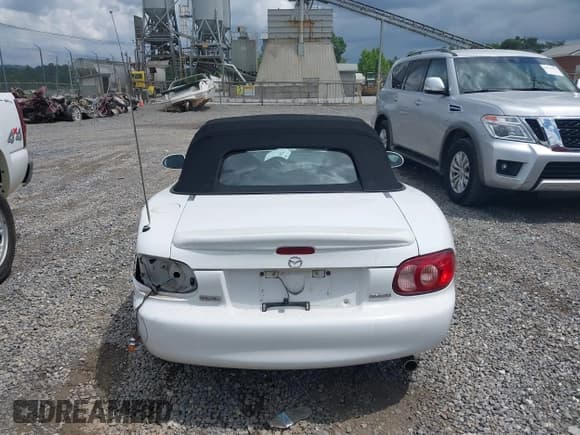 ✅ 2003 Mazda MX-5 Miata Cloth • VIN: JM1NB353530312906 • Lot: 42778360. Listed on IAAI with 93,254 mi. Free auction sales archive from the USA and detailed vehicle history report at DreamBid. Image 17.